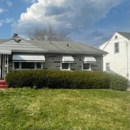 Rent this 3 bed house on 1418 East Boston Avenue in Youngstown, OH 44502