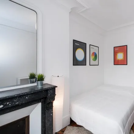 Rent this 5 bed room on 21 bis Rue Singer in 75016 Paris, France