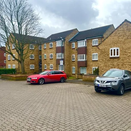 Rent this 2 bed apartment on Weald Rise Primary School in Weald Rise, London