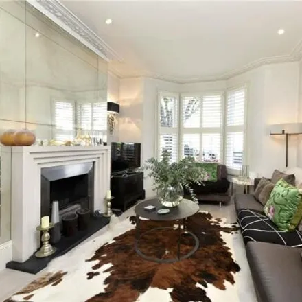 Rent this 5 bed townhouse on Limburg Road in London, SW11 1HB