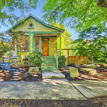 Buy this 2 bed house on 3716 Southeast 13th Avenue in Portland, OR 97202
