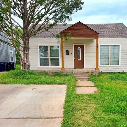 Rent this 2 bed house on Dewey Elementary School in North Lindsay Avenue, Oklahoma City