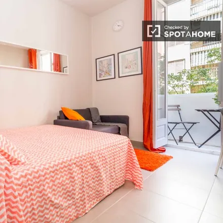 Rent this 5 bed room on Carrer de Borriana in 18, 46005 Valencia
