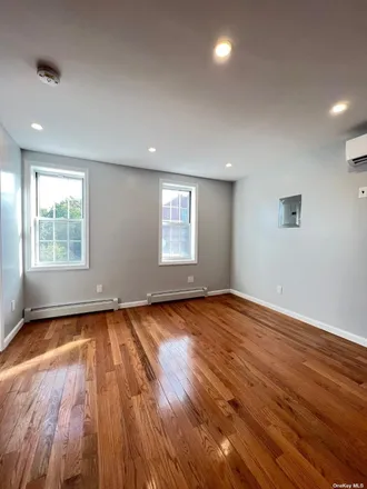 Image 7 - 493 Glenmore Avenue, New York, NY 11207, USA - Townhouse for sale