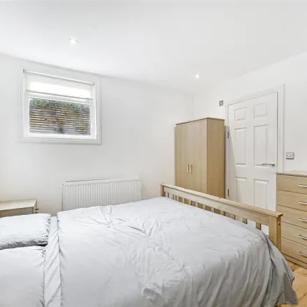 Image 5 - Elsynge Road, London, SW18 2HN, United Kingdom - Apartment for rent