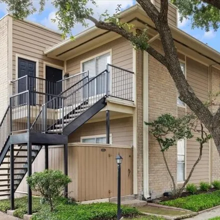 Buy this 1 bed condo on 712 Bering Drive in Houston, TX 77057