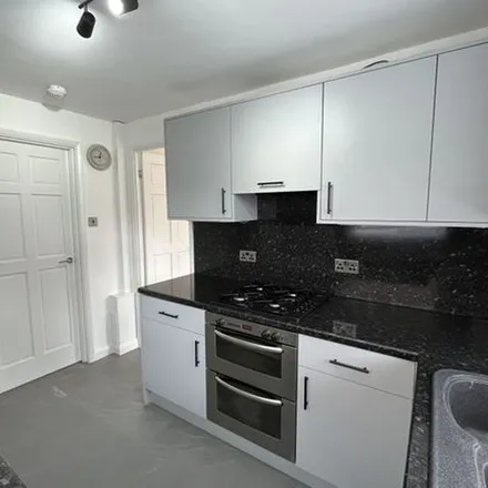 Rent this 3 bed duplex on Brodetsky Primary School in Wentworth Avenue, Leeds