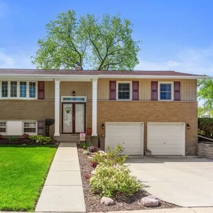 Buy this 3 bed house on 807 East Pratt Drive in Palatine, IL 60074