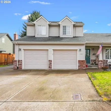 Buy this 3 bed house on 1540 Northeast Laurelwood Circle in Canby, OR 97013
