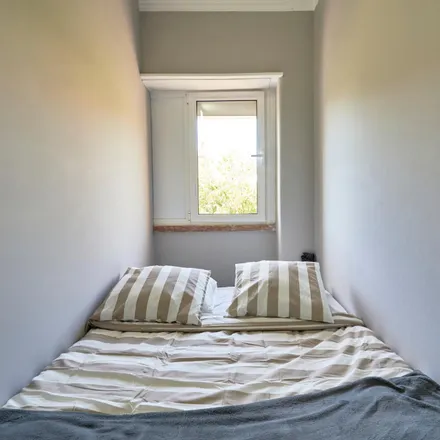 Rent this 6 bed room on Avenida Eduardo Jorge 22 in 2700-307 Amadora, Portugal