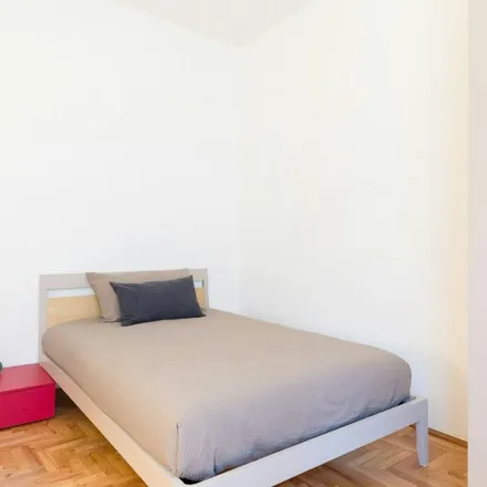 Rent this 7 bed room on Via Pietro Ceoldo 83 in 35128 Padua Province of Padua, Italy
