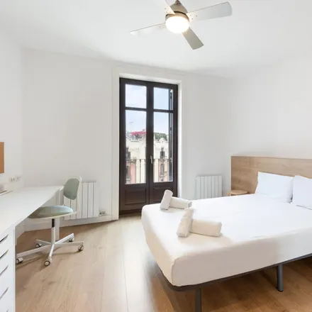 Rent this 5 bed room on Carrer de Balmes in 45, 47