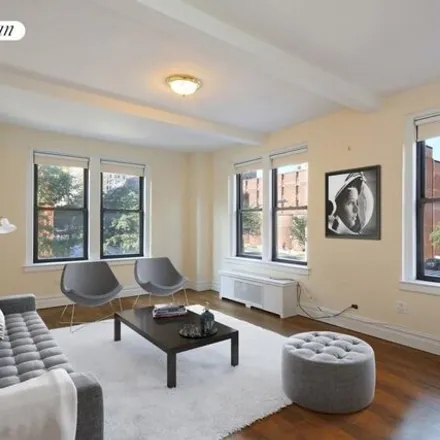 Rent this 3 bed apartment on 101 East 95th Street in New York, NY 10128