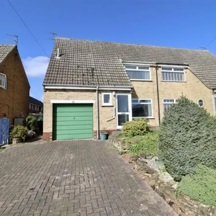 Buy this 3 bed duplex on Wold Avenue in Market Weighton, YO43 3DQ