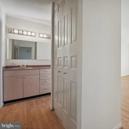 Image 7 - The Elizabeth Condominium, 4601 North Park Avenue, Friendship Heights Village, Montgomery County, MD 20815, USA - Condo for rent