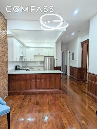 Image 2 - 952A Greene Avenue, New York, NY 11221, USA - House for rent