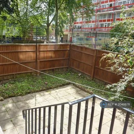 Image 5 - Selkirk House, Earlsferry Way, London, N1 0DR, United Kingdom - Room for rent