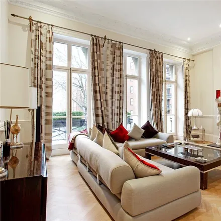 Rent this 6 bed townhouse on 60 Ennismore Gardens in London, SW7 1AQ