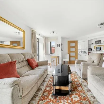 Image 3 - Oatlands Avenue, Weybridge, KT13 9DE, United Kingdom - Apartment for sale
