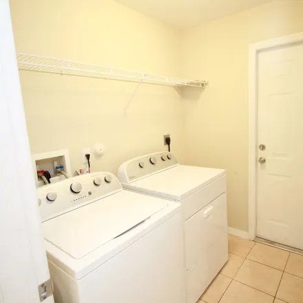 Image 4 - 928 Southwest Hamberland Avenue, Port Saint Lucie, FL 34953, USA - Apartment for rent