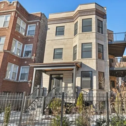 Buy this 4 bed condo on 1226 West Winnemac Avenue in Chicago, IL 60640