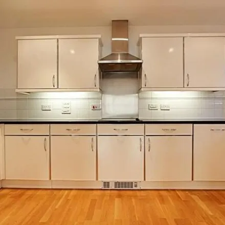 Rent this 2 bed room on Cockfosters Road in London, EN4 0DU