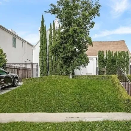 Rent this 4 bed house on 207 South Maple Drive in Beverly Hills, CA 90212