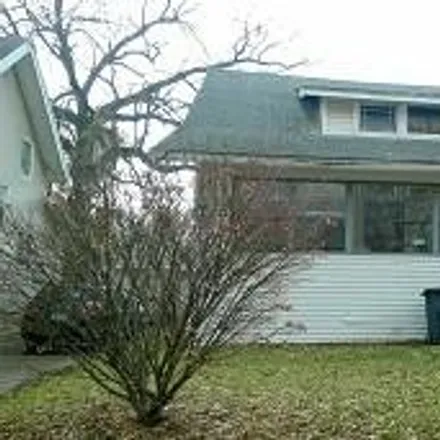 Buy this 3 bed house on 939 Oakland Road Northeast in Cedar Rapids, IA 52402