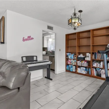 Image 9 - 19218 Malden Street, Los Angeles, CA 91324, USA - House for sale