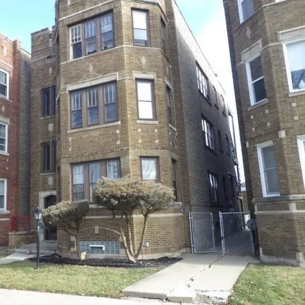 Buy this 6 bed house on 10625 South Calumet Avenue in Chicago, IL 60628