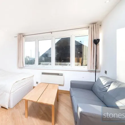 Rent this studio apartment on 25d Frognal in London, NW3 6AL