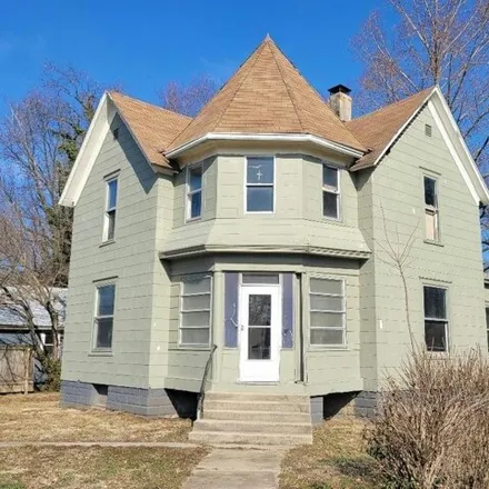 Buy this 4 bed house on 703 East Douglas Street in Fairfield, IL 62837
