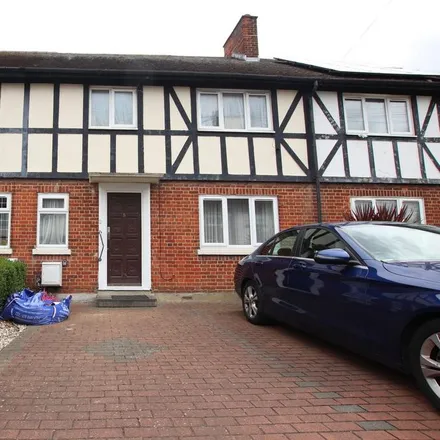 Rent this 3 bed townhouse on Homemead Road in London, CR0 3AR