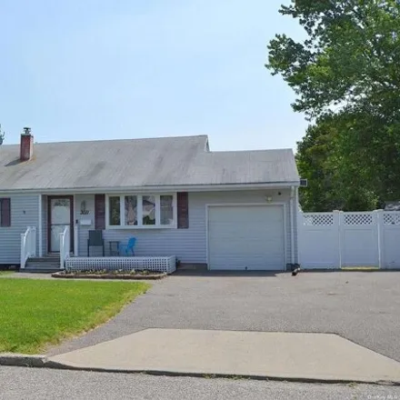 Buy this 3 bed house on 3011 Chestnut Ave in Medford, New York