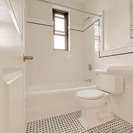 Image 4 - Citizens Bank, 143 East 9th Street, New York, NY 10003, USA - Apartment for rent