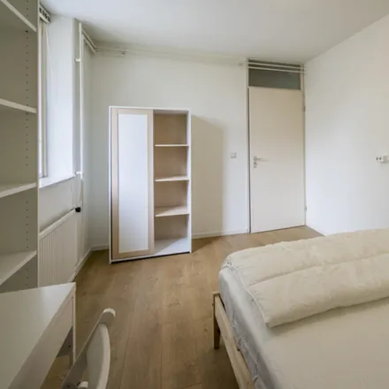 Rent this 4 bed room on Wamelstraat 86 in 1106 DM Amsterdam, Netherlands