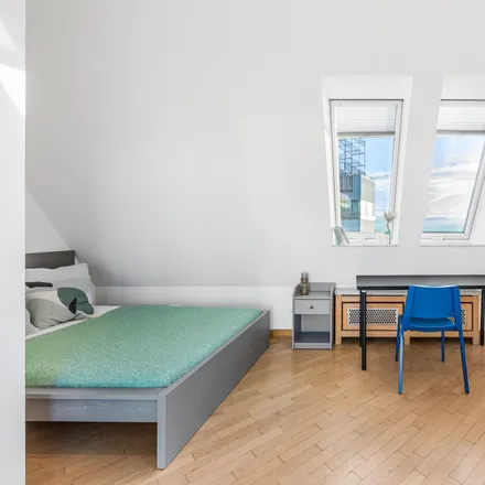 Rent this 13 bed room on Ledo in Heerstraße, 14052 Berlin