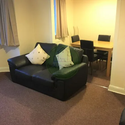 Image 5 - Redesdale Gardens, Leeds, LS16 6AY, United Kingdom - Apartment for rent