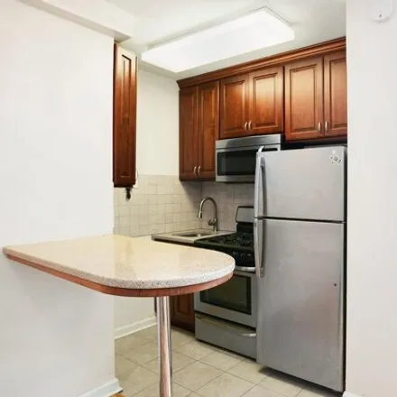 Image 3 - 155 East 38th Street, New York, NY 10016, USA - Apartment for rent