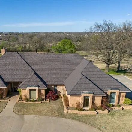 Buy this 3 bed house on Robinwood Place in Shawnee, OK 74801