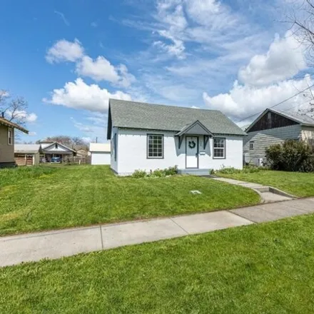 Buy this 2 bed house on 934 West Chestnut Street in Walla Walla, WA 99362