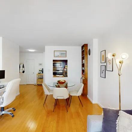 Image 5 - #6C, 311 East 71st Street, Lenox Hill, Manhattan, New York - Apartment for sale