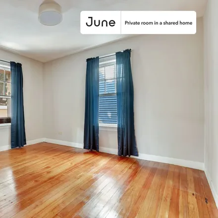 Rent this 4 bed room on 61 Lithgow Street