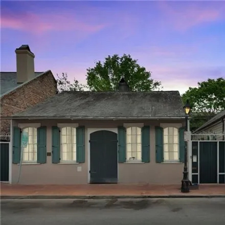 Image 2 - 910 Toulouse Street, New Orleans, LA 70130, USA - House for sale