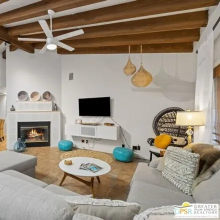 Image 7 - 2054 North Acacia Road East, Palm Springs, CA 92262, USA - House for sale