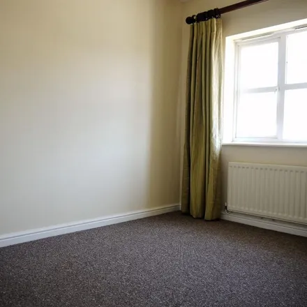 Rent this 3 bed duplex on Tomswood Hill in London, IG6 2QQ
