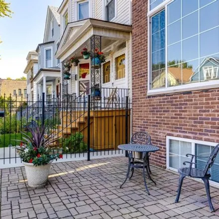 Image 2 - 2992 North Kimball Avenue, Chicago, IL 60659, USA - House for sale