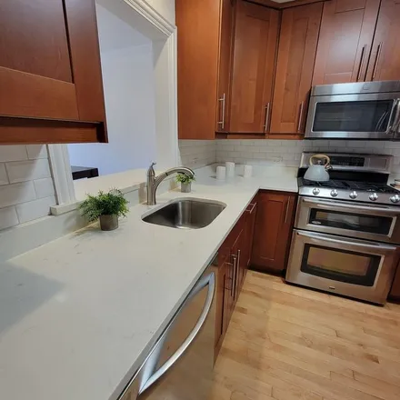 Rent this 1 bed apartment on 625 West Deming Place in Chicago, IL 60614