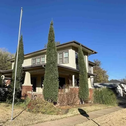 Image 1 - 725 East Oklahoma Avenue, Ponca City, OK 74601, USA - House for sale