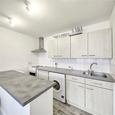 Image 5 - Ormeley Road, London, SW12 9QF, United Kingdom - Apartment for rent